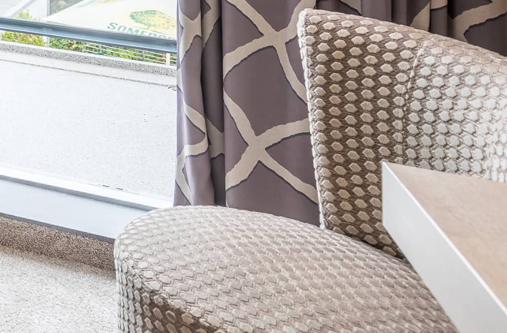 Ansicht eines Loungesessels im For One + Zimmer.