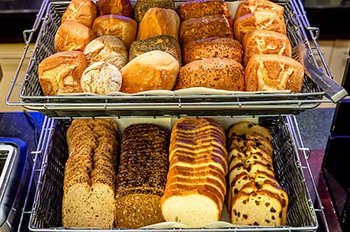 Das Brötchen- und Brotsortiment vom Frühstücksbüffets im Sand Glow.