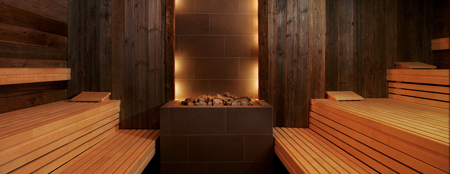 Ansicht der finnischen Sauna im Sand Glow.